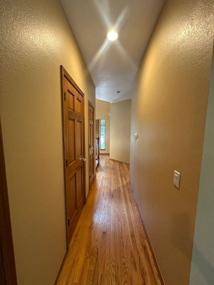 7640 Lonergan Ct - Photo 7 of 31