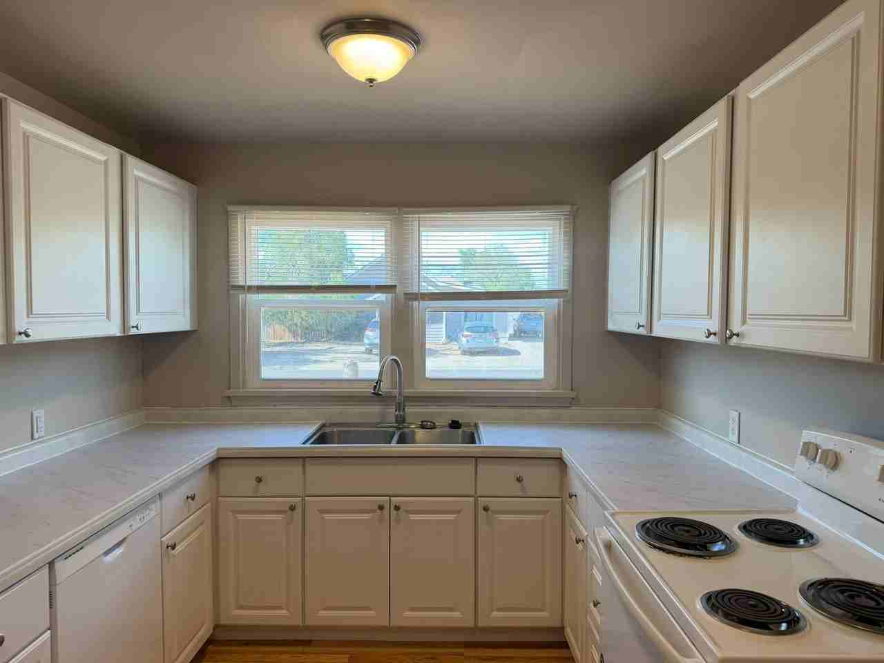 1403 Bunting Ave - Photo 3 of 16