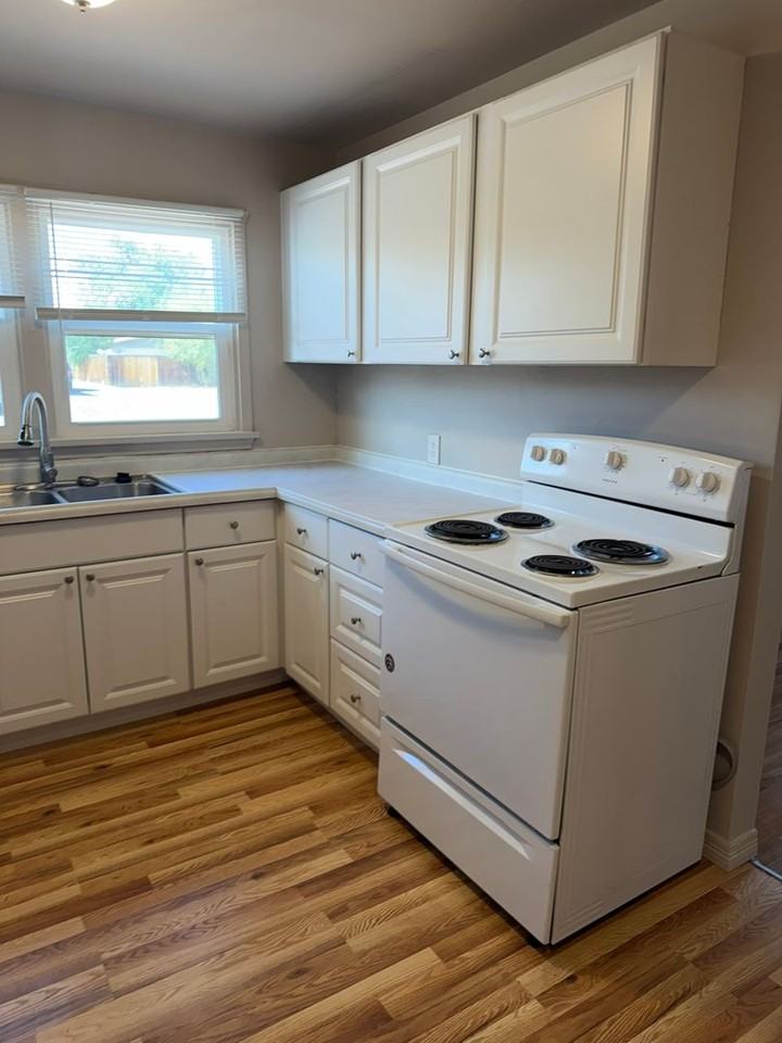 1403 Bunting Ave - Photo 5 of 16