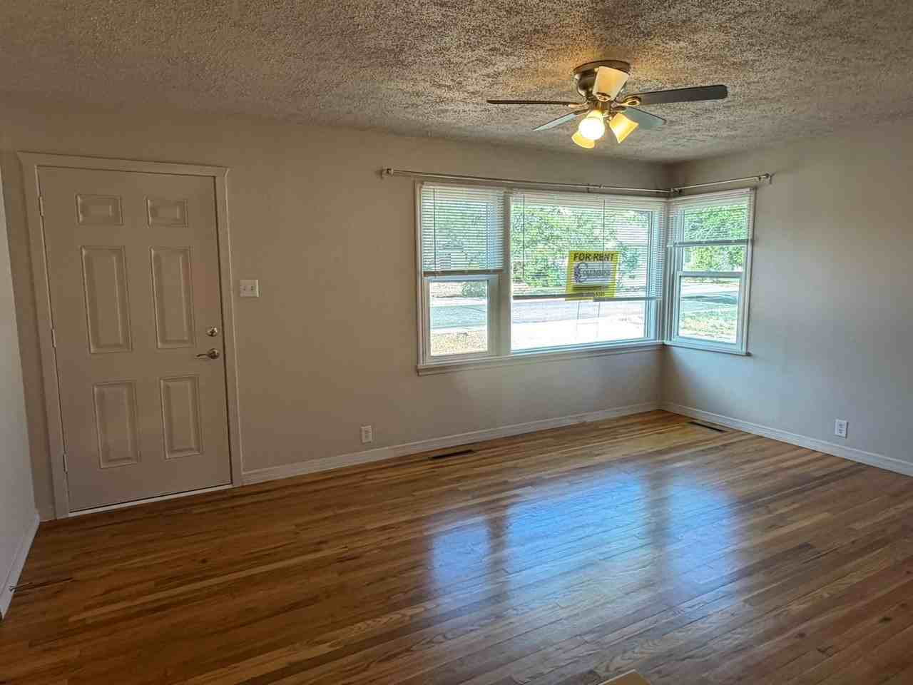 1403 Bunting Ave - Photo 6 of 16