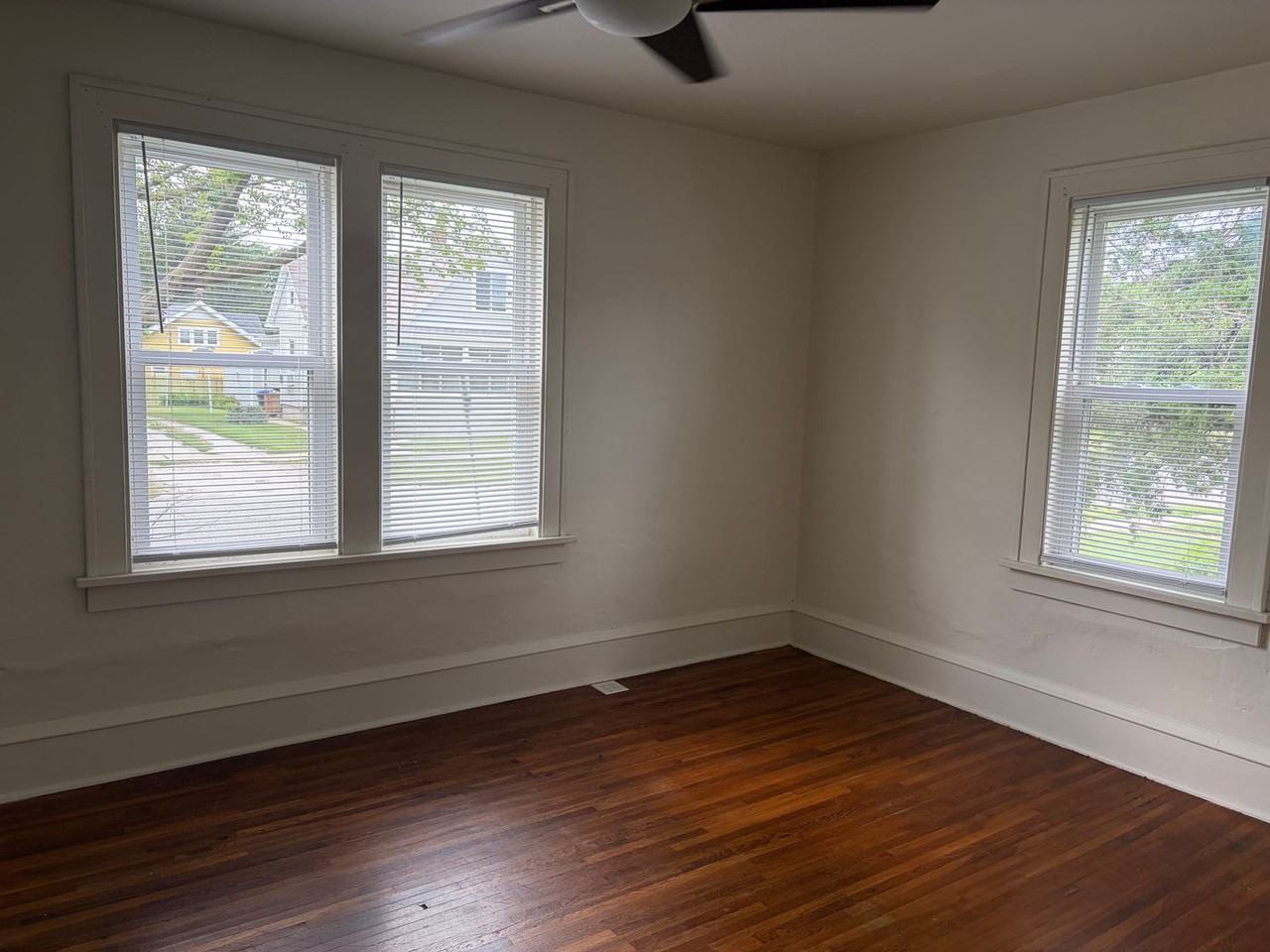 1404 S Center St - Photo 3 of 12