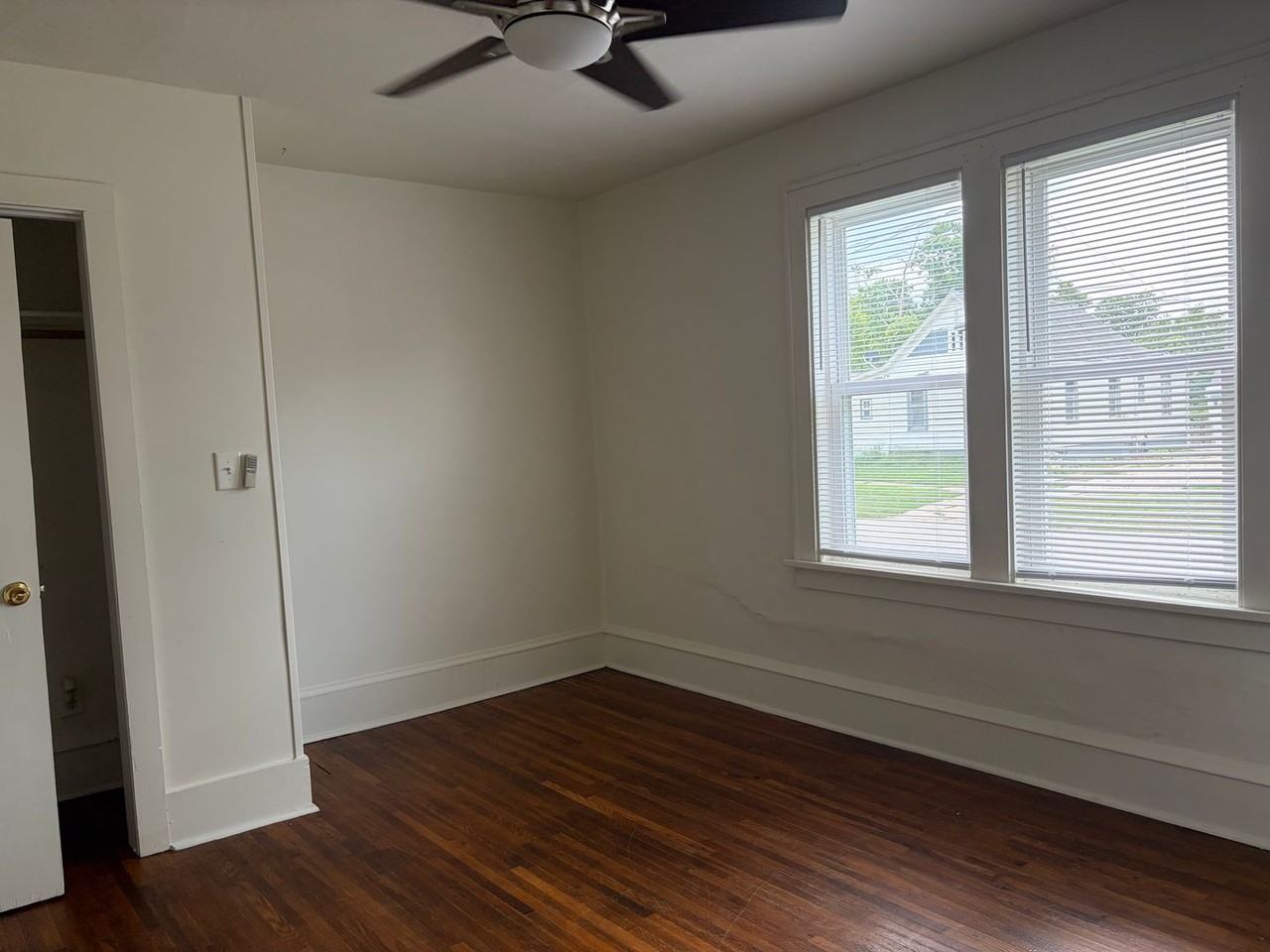1404 S Center St - Photo 4 of 12