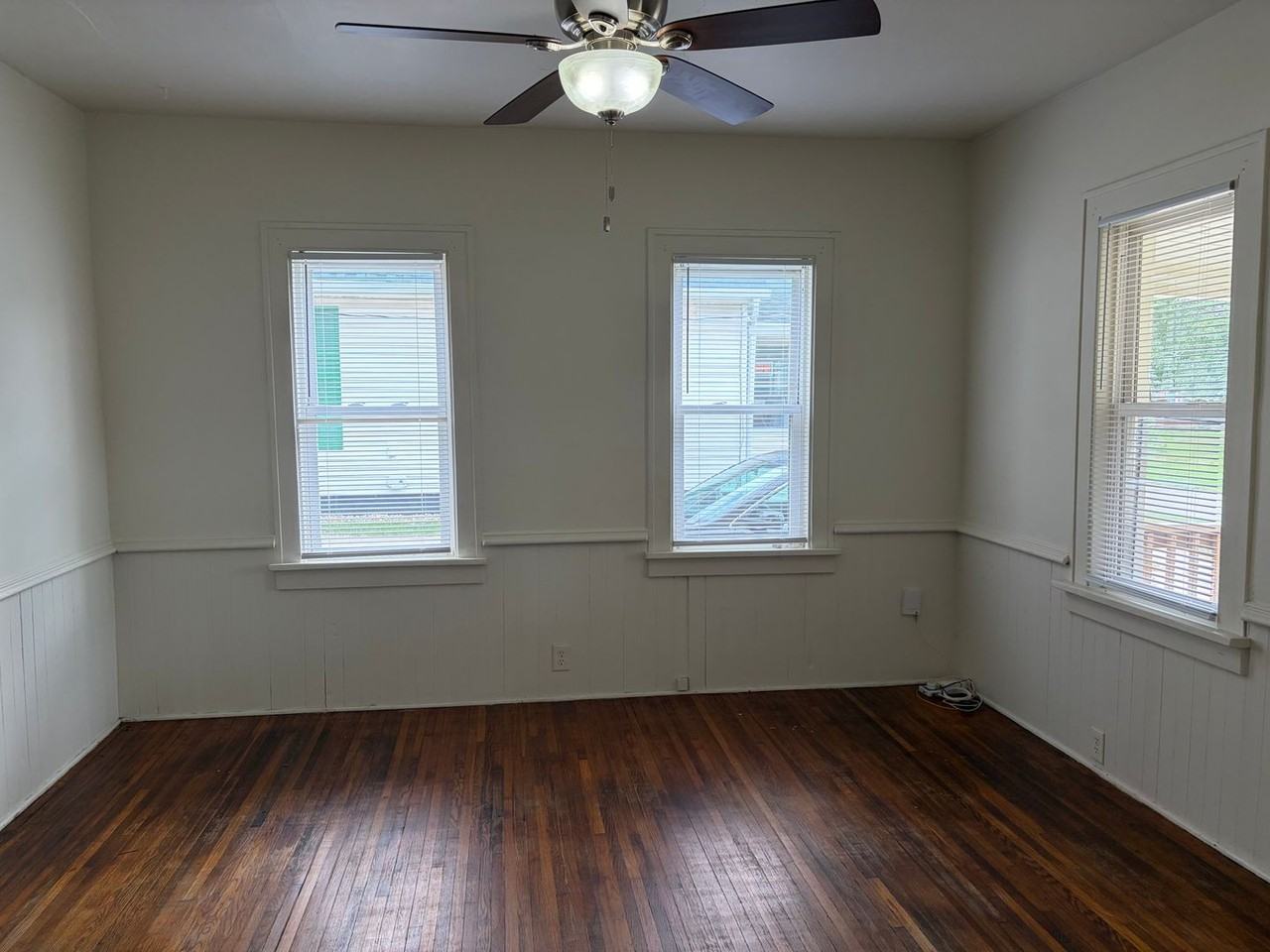 1404 S Center St - Photo 5 of 12