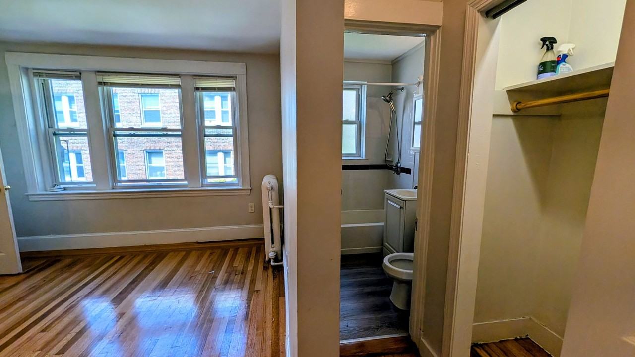 1622 Commonwealth Ave - Photo 3 of 13