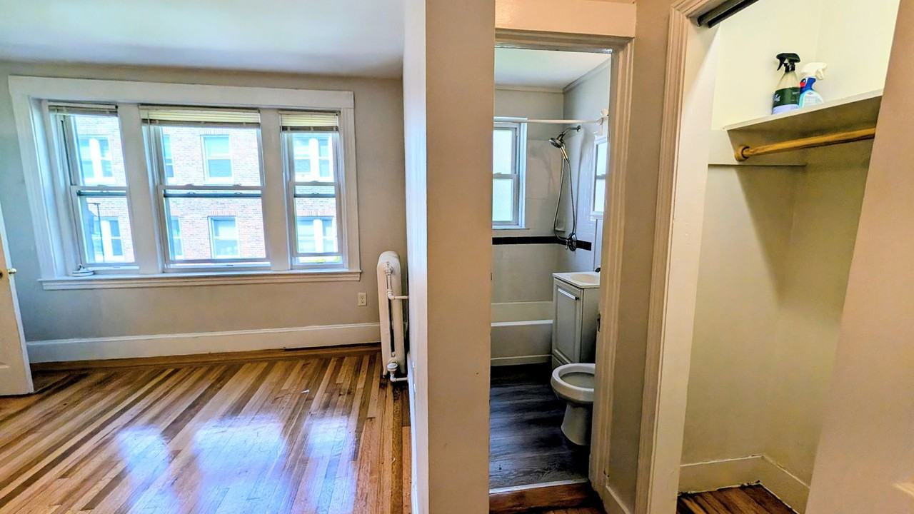 1622 Commonwealth Ave - Photo 4 of 13