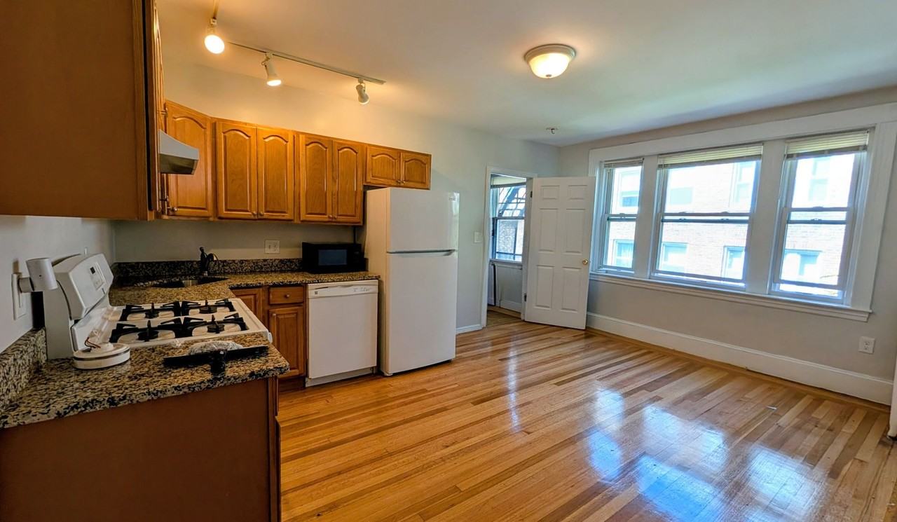 1622 Commonwealth Ave - Photo 7 of 13