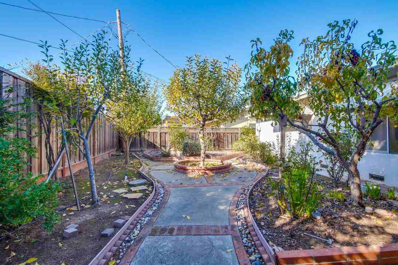 4712 Clarendon Dr - Photo 7 of 50