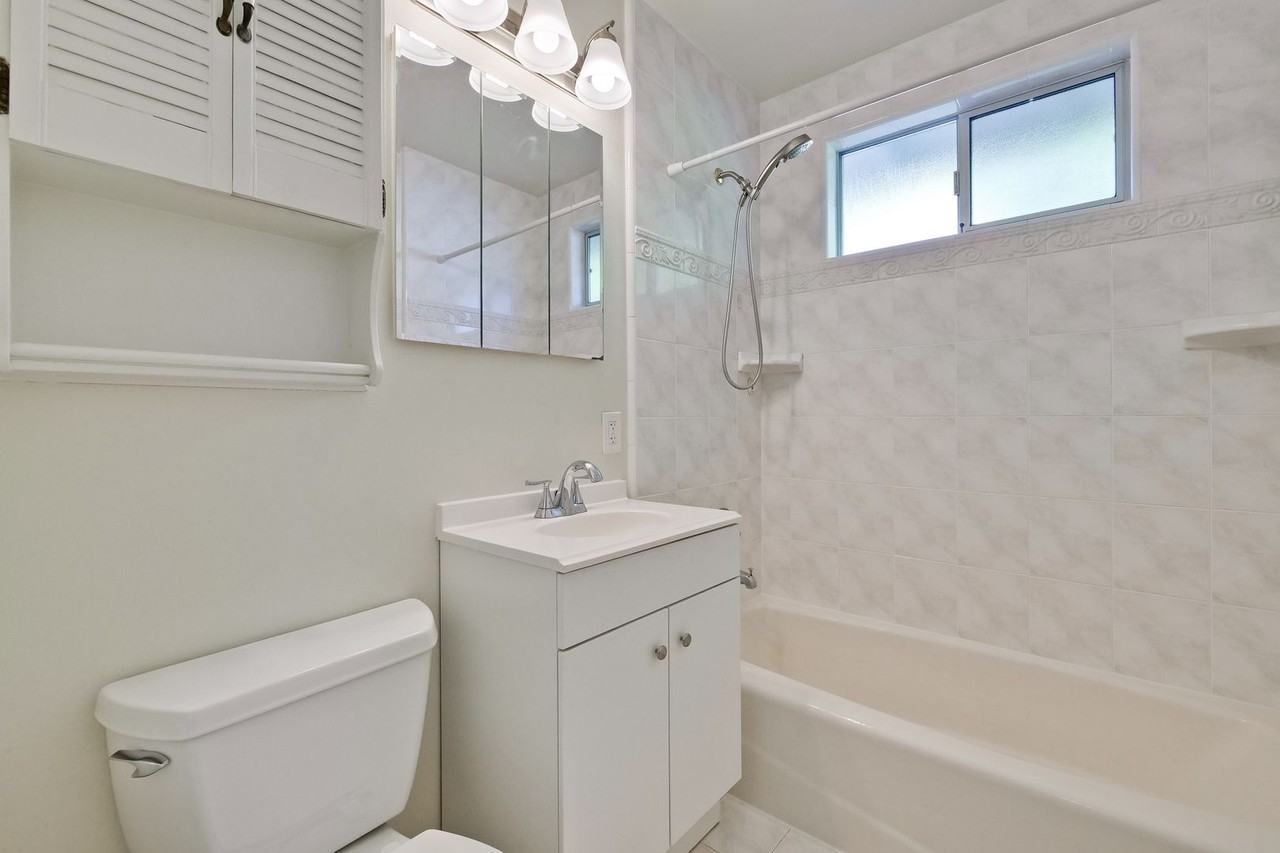4712 Clarendon Dr - Photo 4 of 49