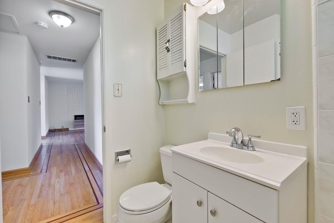 4712 Clarendon Dr - Photo 5 of 49