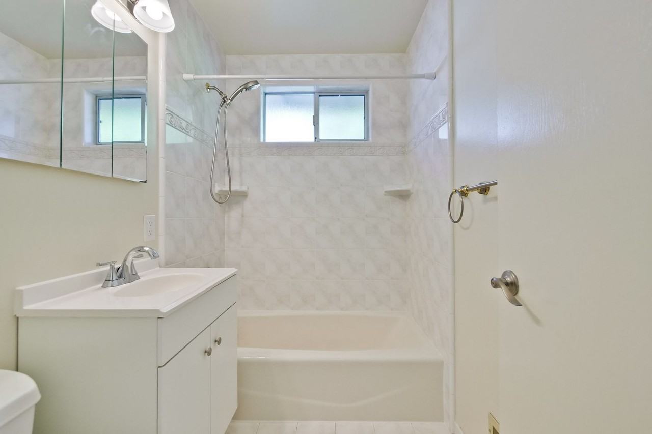 4712 Clarendon Dr - Photo 6 of 49