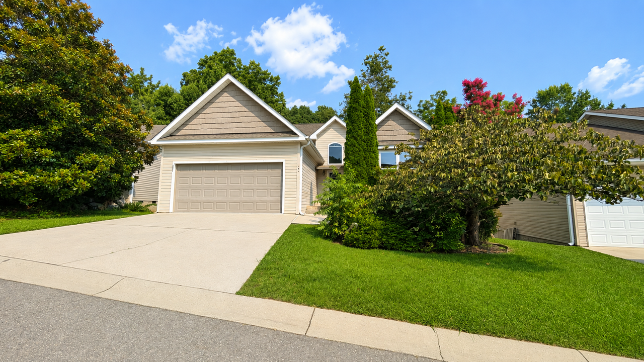 106 Woodcreek Cir - Photo 3 of 16