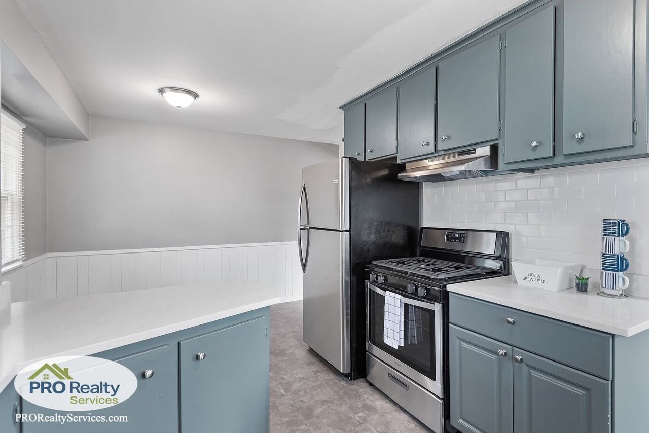 431 Egret Blvd Nw - Photo 2 of 24