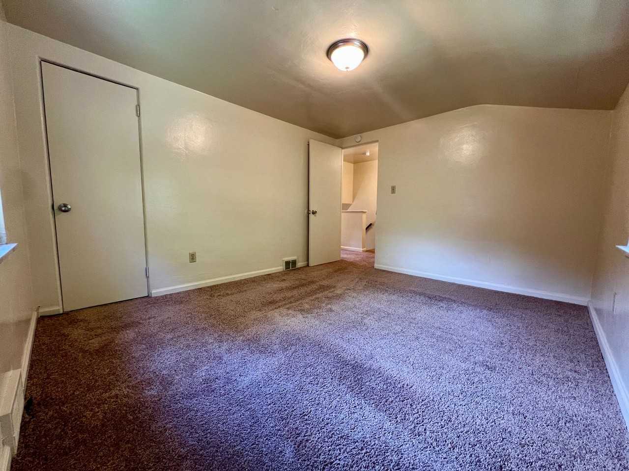 918 Sleepy Hollow Rd - Photo 7 of 14