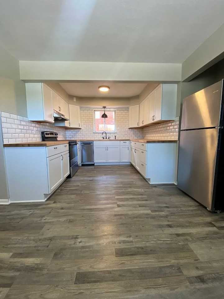 3501 Watson Rd - Photo 3 of 9