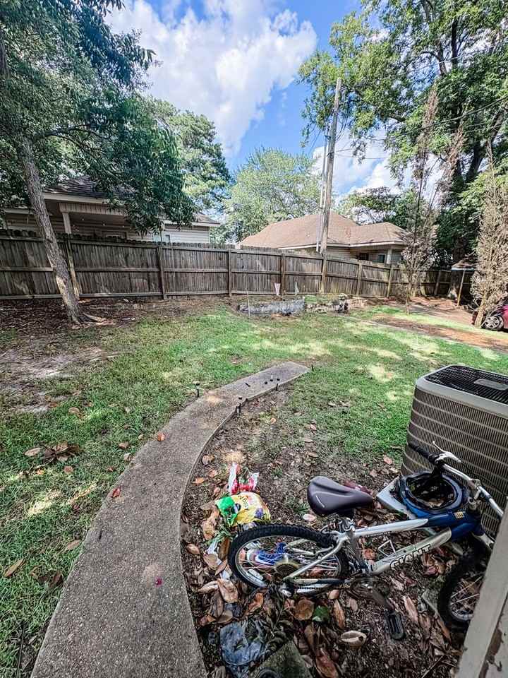 122 Smith St - Photo 3 of 13