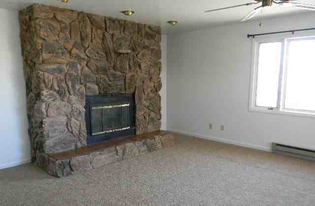 908 Wyoming St - Photo 2 of 9