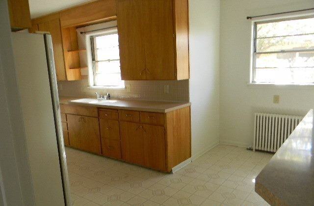 908 Wyoming St - Photo 4 of 9
