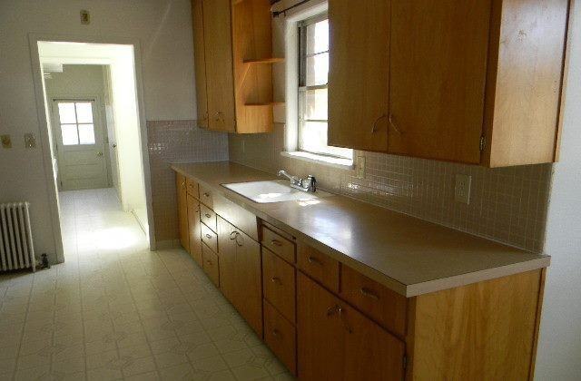 908 Wyoming St - Photo 5 of 9
