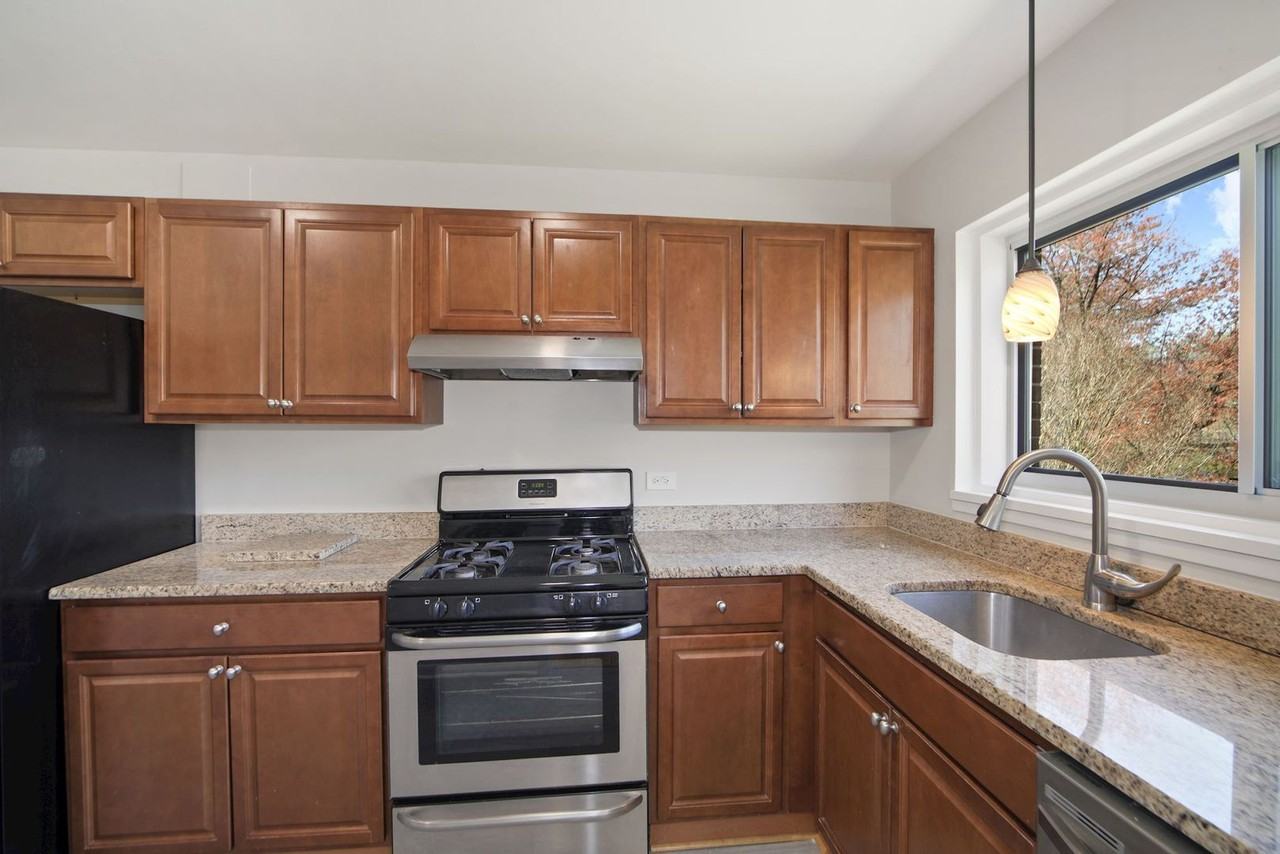 10619 Weymouth St #201 - Photo 4 of 30