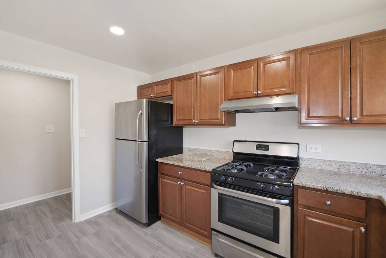 10619 Weymouth St #201 - Photo 5 of 30