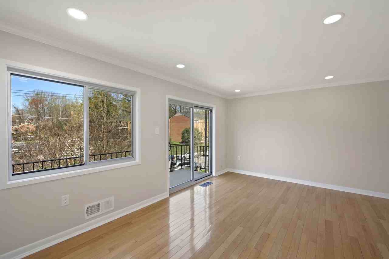 10619 Weymouth St #201 - Photo 7 of 30