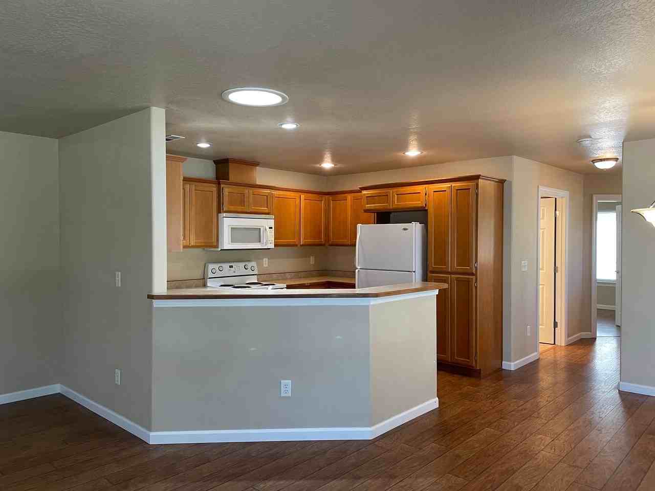 303 S Haskell St - Photo 6 of 17