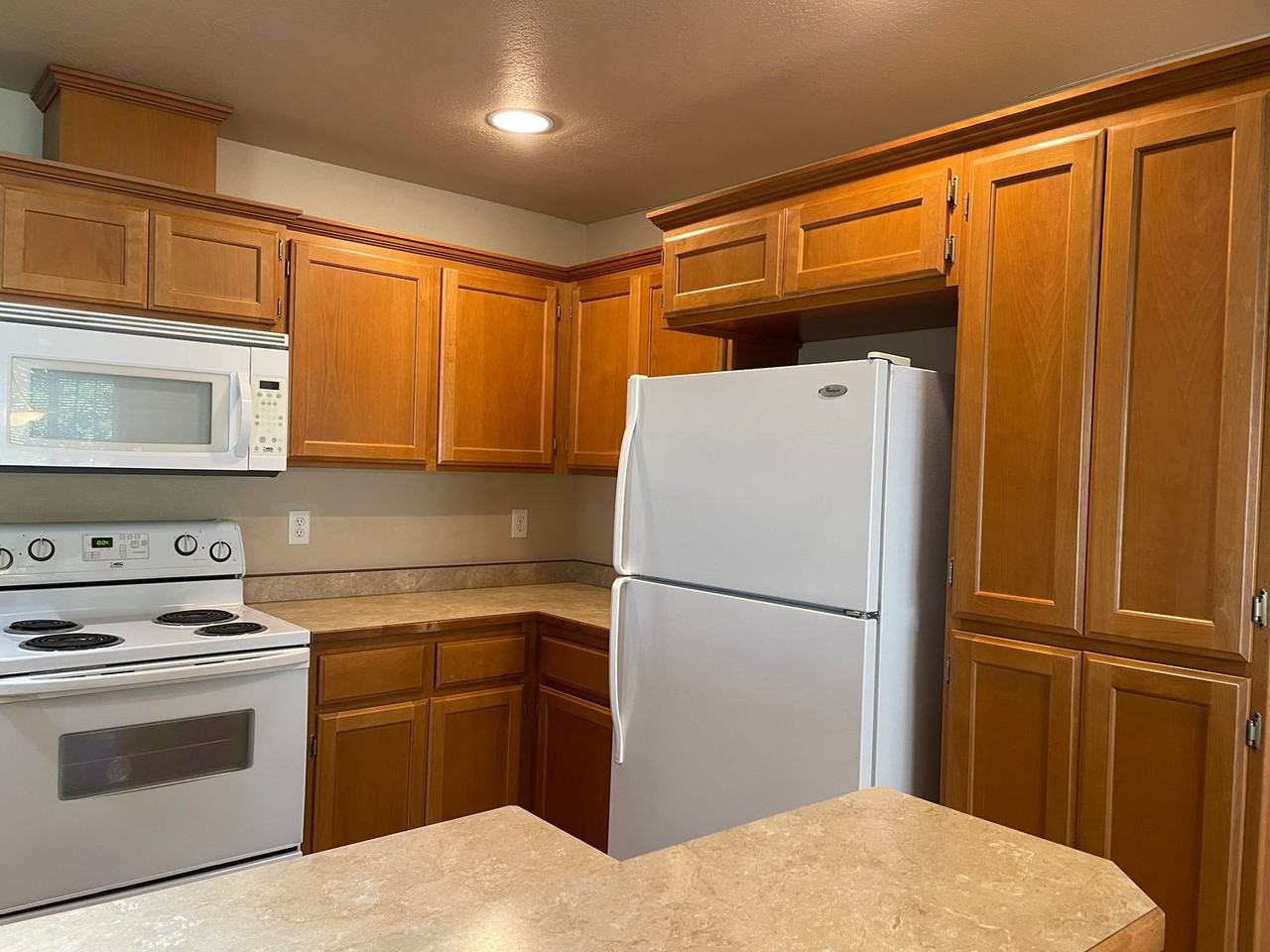 303 S Haskell St - Photo 7 of 17