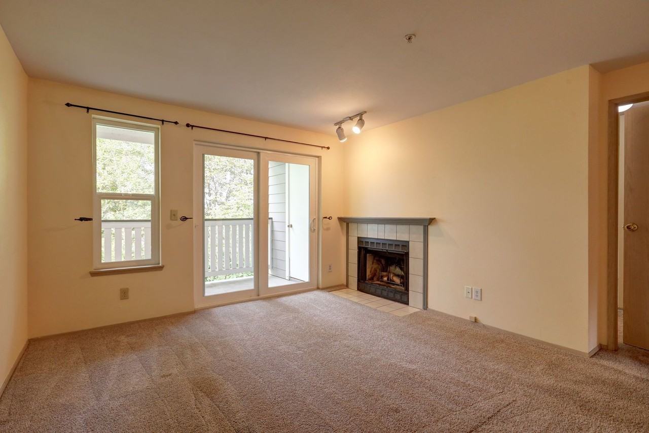901 Sunset Blvd Ne #D213 - Photo 3 of 16