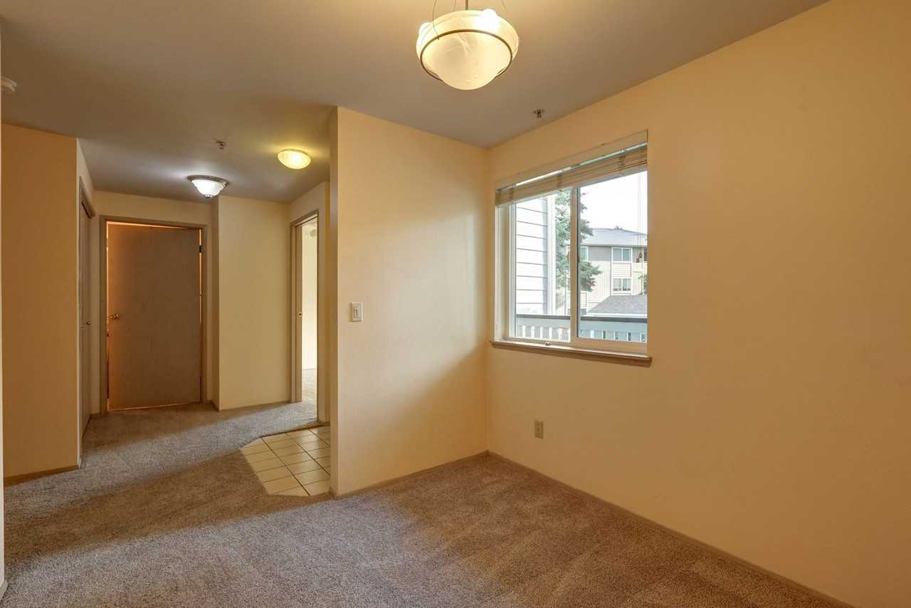 901 Sunset Blvd Ne #D213 - Photo 5 of 16