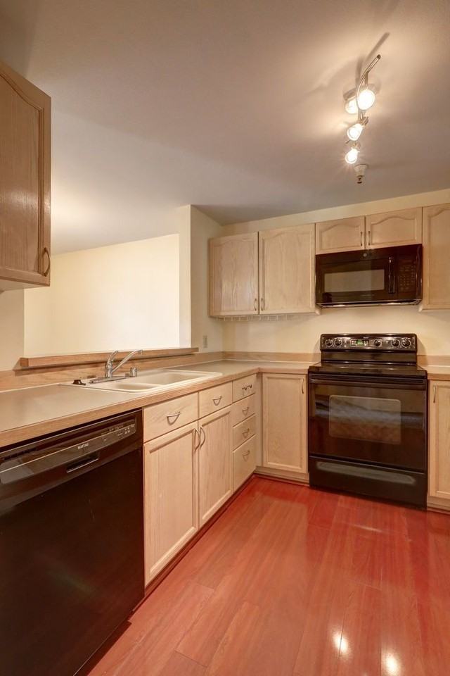 901 Sunset Blvd Ne #D213 - Photo 7 of 16