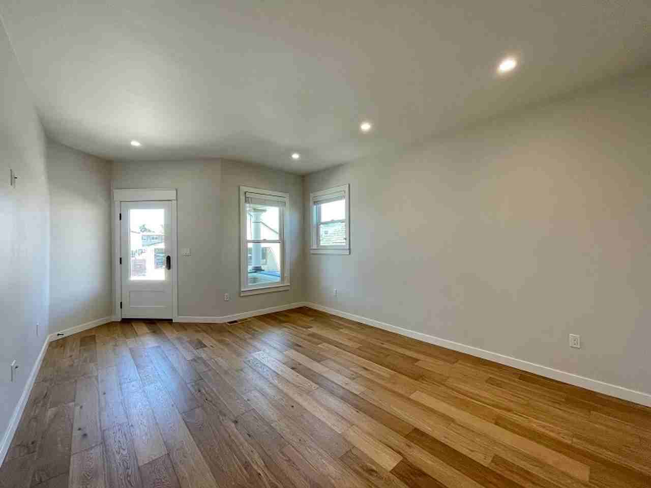1027 Lincoln Ave - Photo 6 of 19