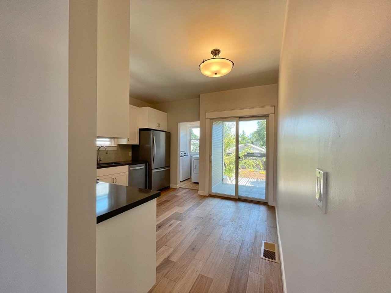 1027 Lincoln Ave - Photo 7 of 19