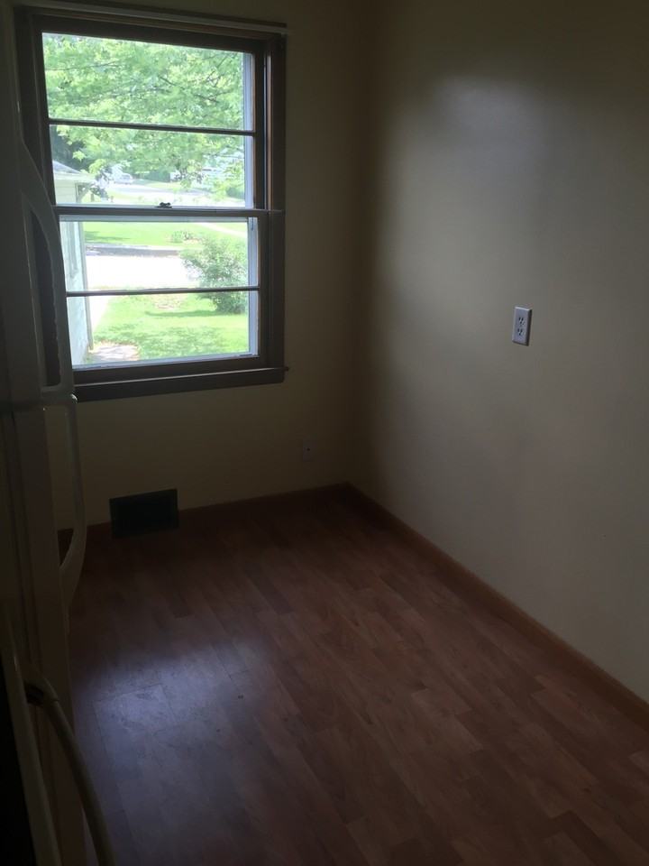 230 S Market St - Photo 3 of 11