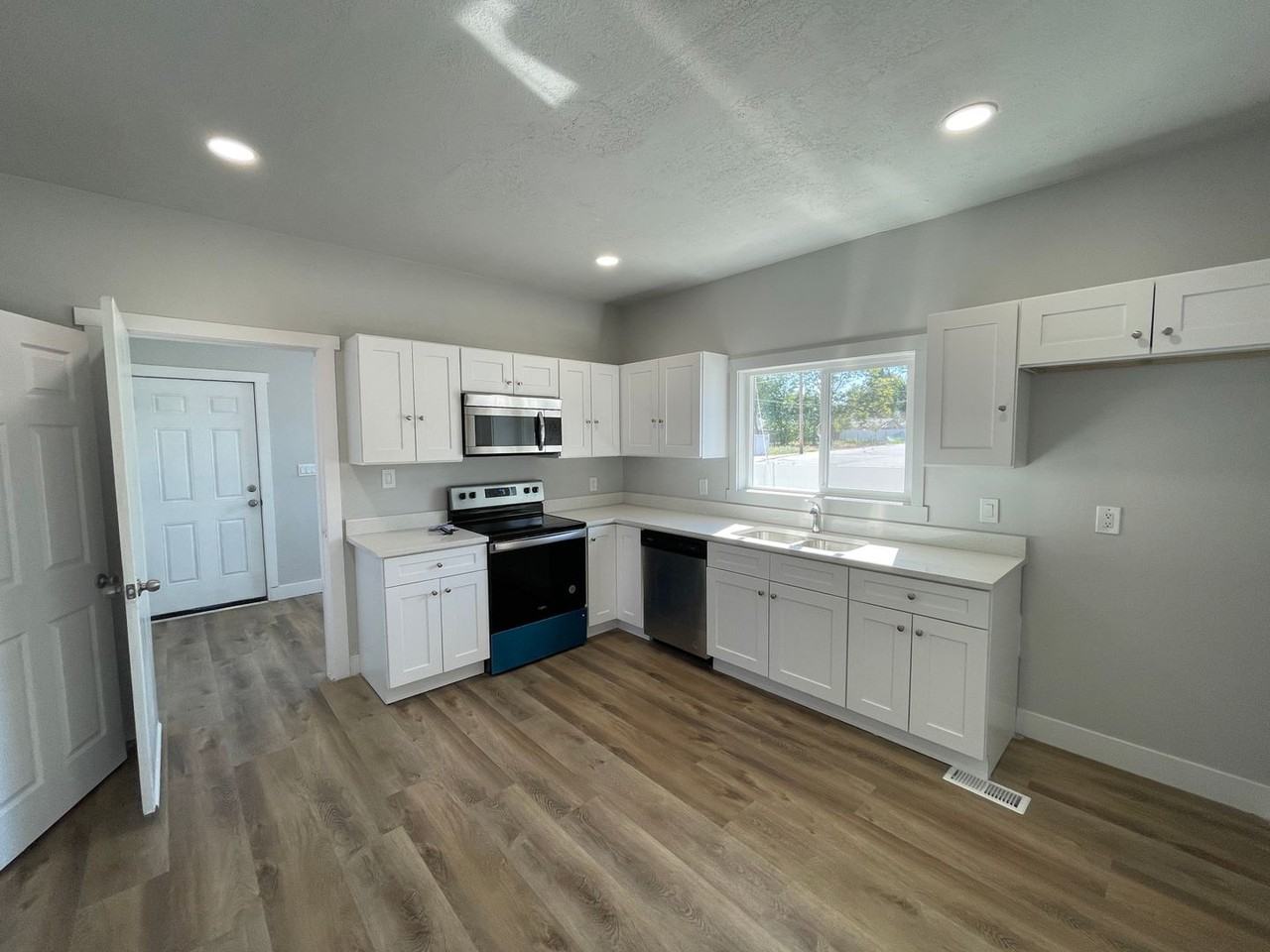 2793 S 9000 W - Photo 6 of 38