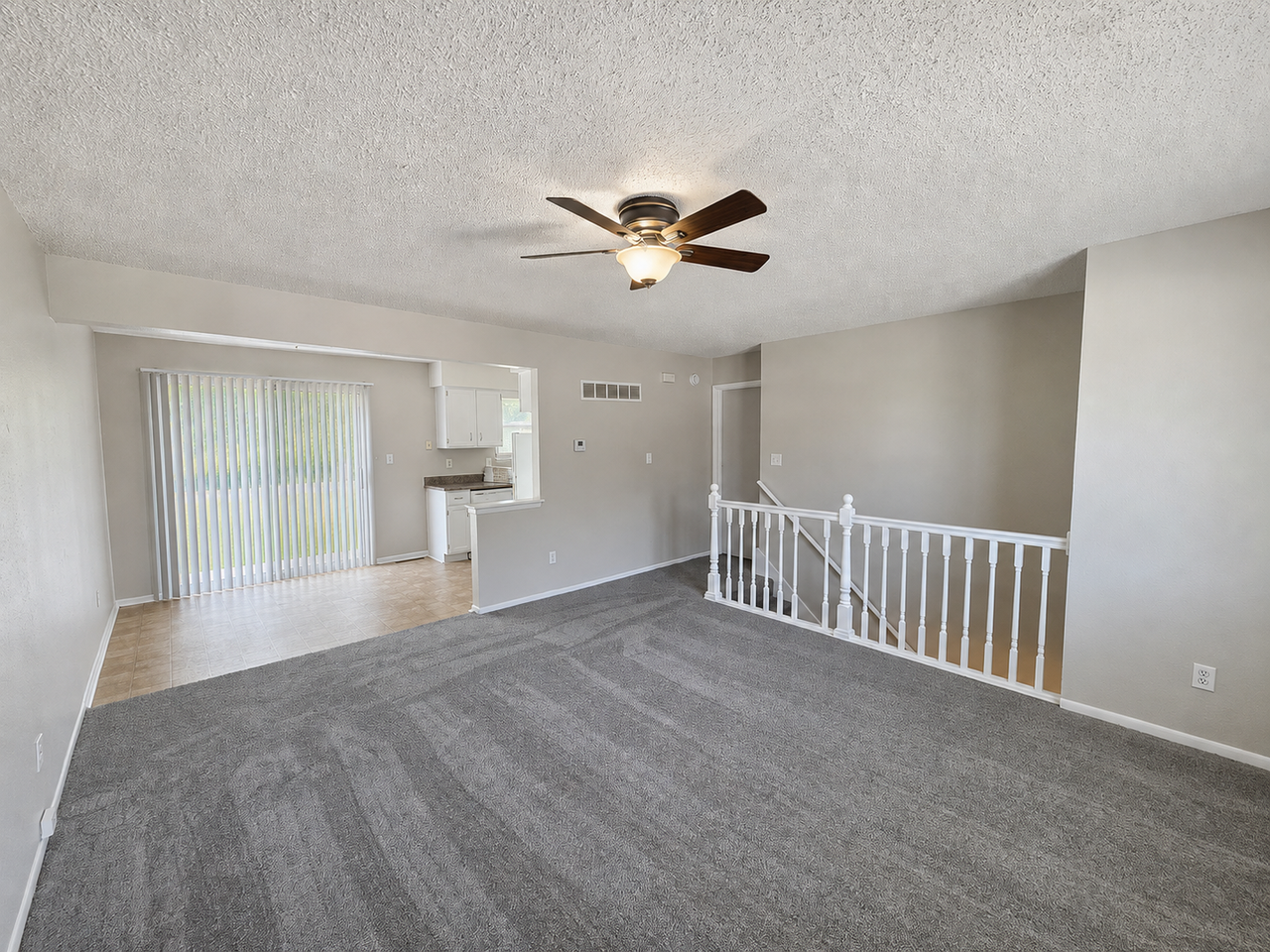 403 Ne Westwind Dr #B - Photo 3 of 16