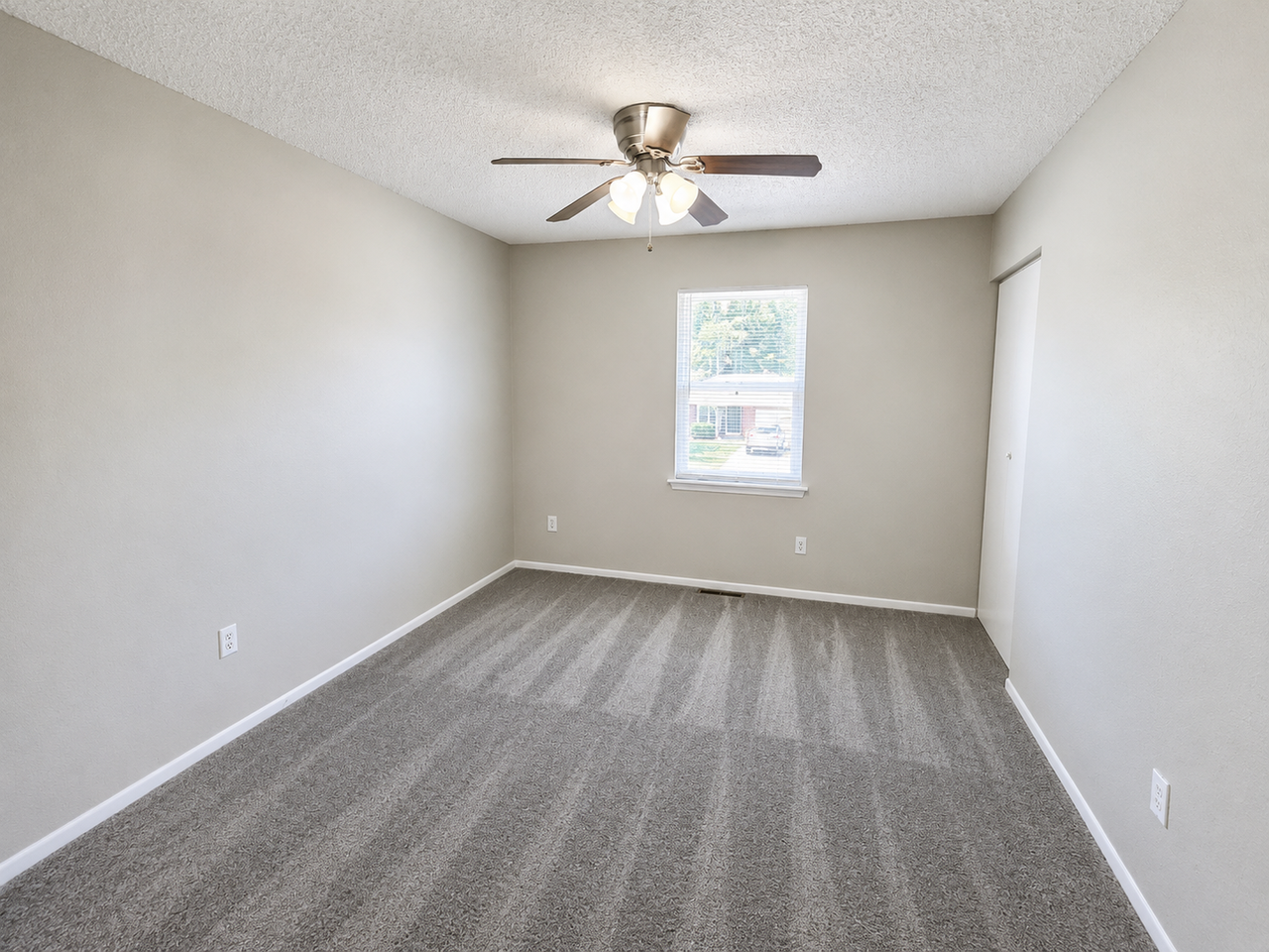 403 Ne Westwind Dr #B - Photo 7 of 16