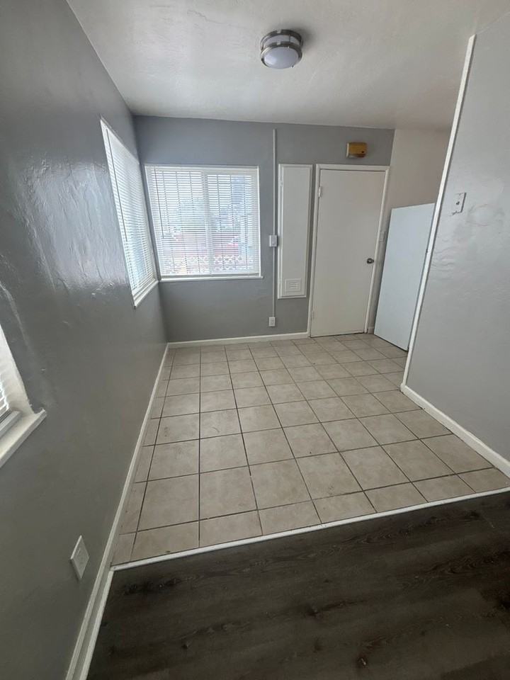 3109 School St - Photo 3 of 9