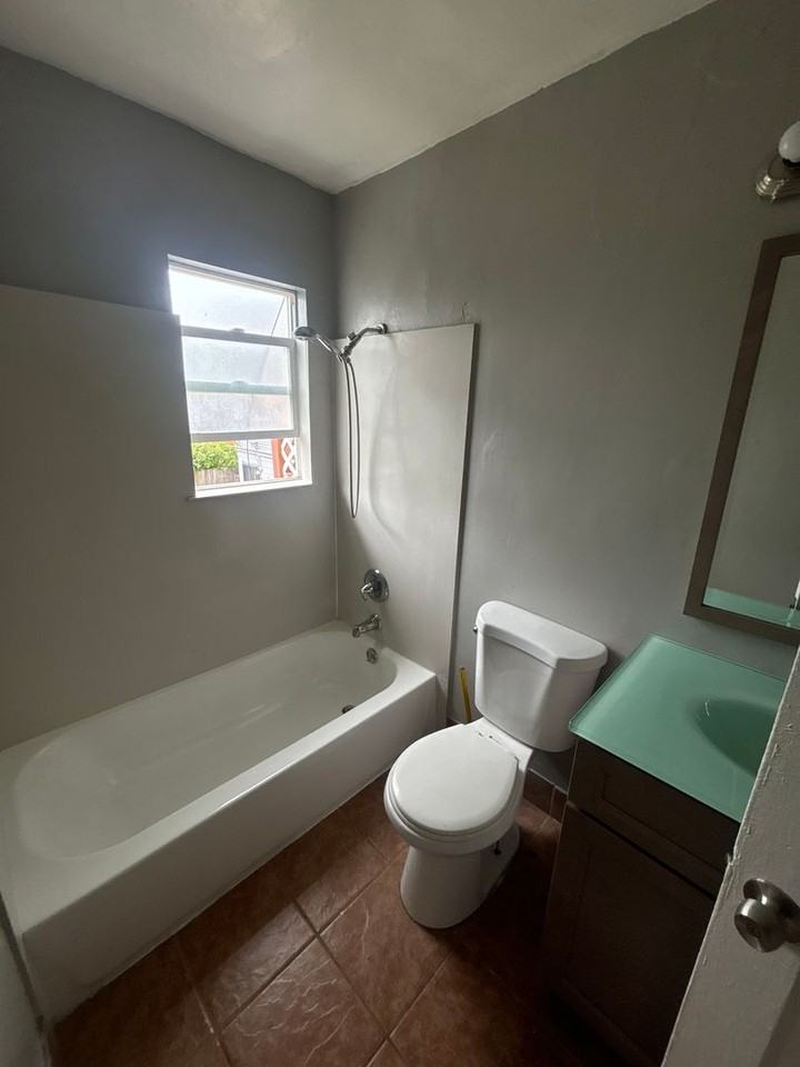 3109 School St - Photo 5 of 9