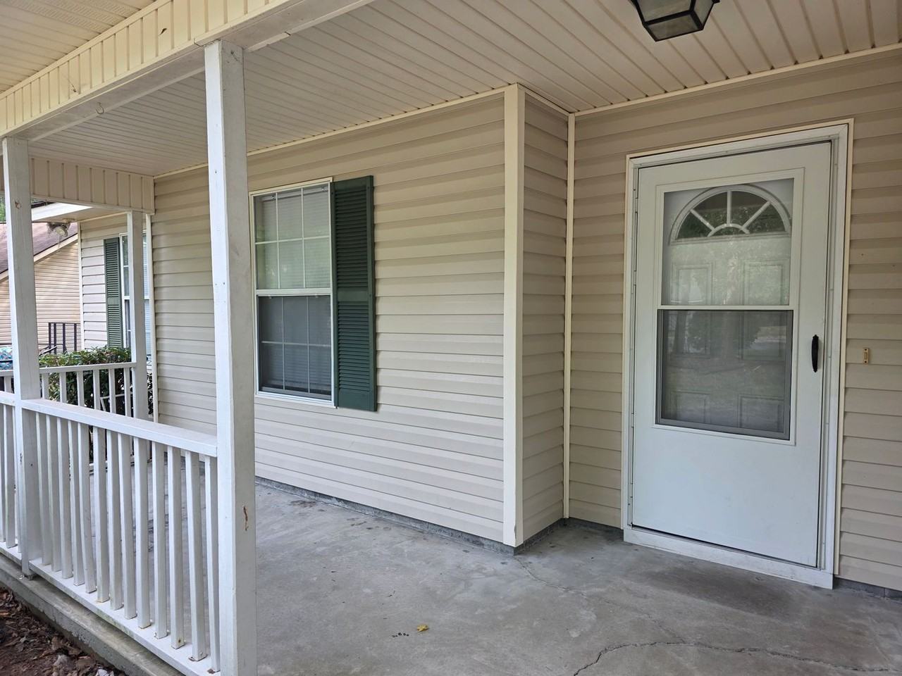 304 Woodbury Ln - Photo 2 of 23