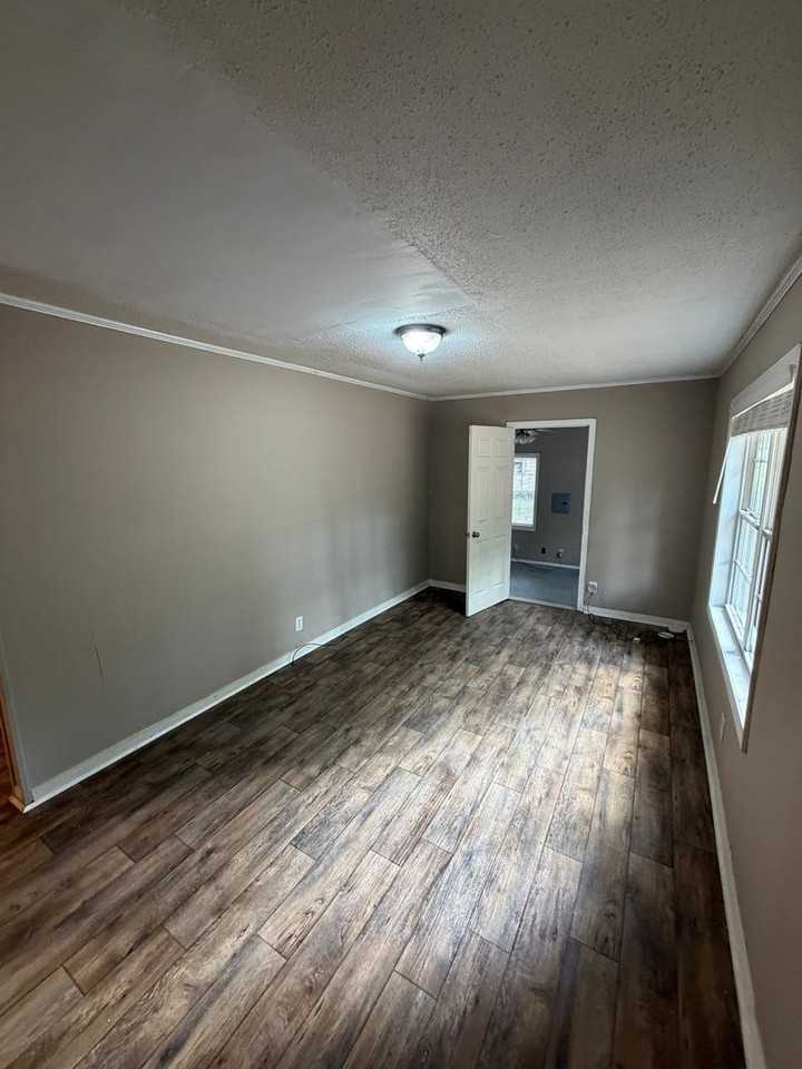 121 Sage St - Photo 3 of 10