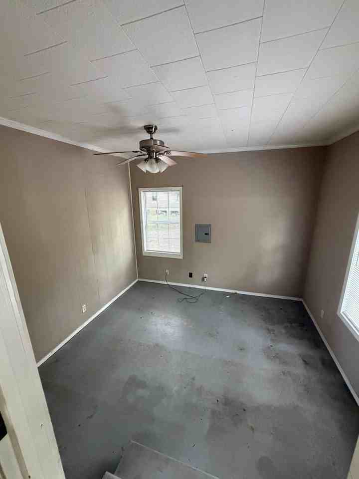 121 Sage St - Photo 4 of 10