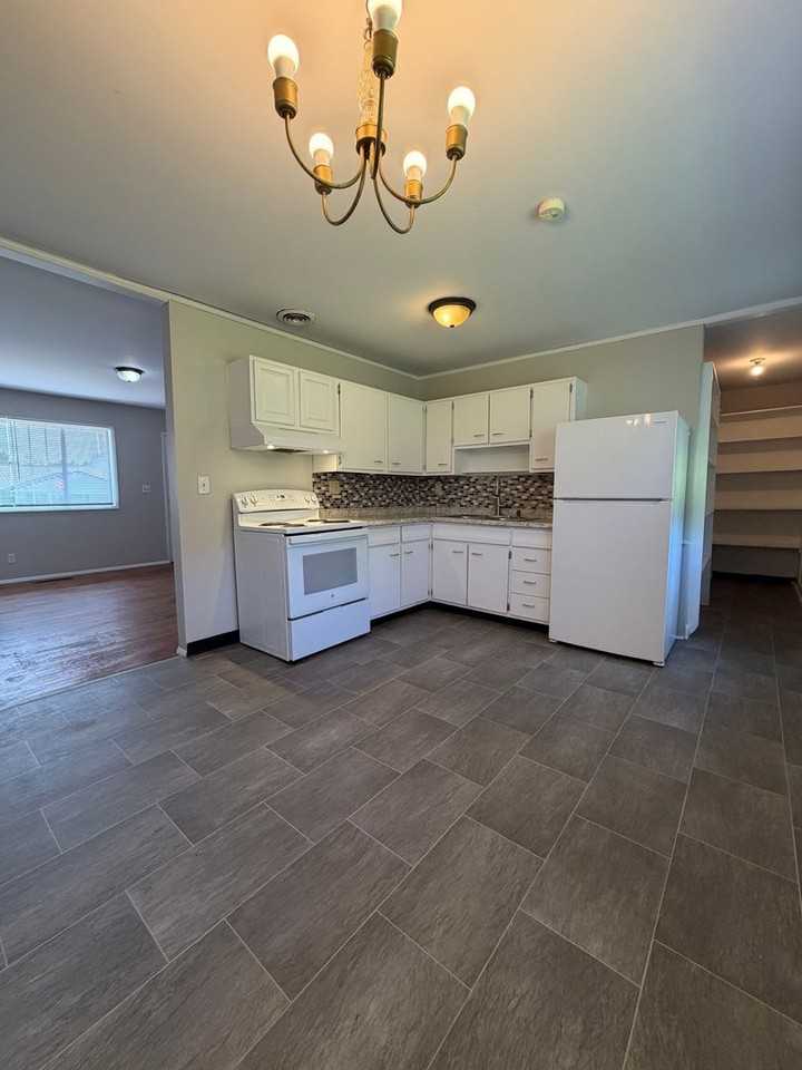106 Tulip Dr - Photo 5 of 15
