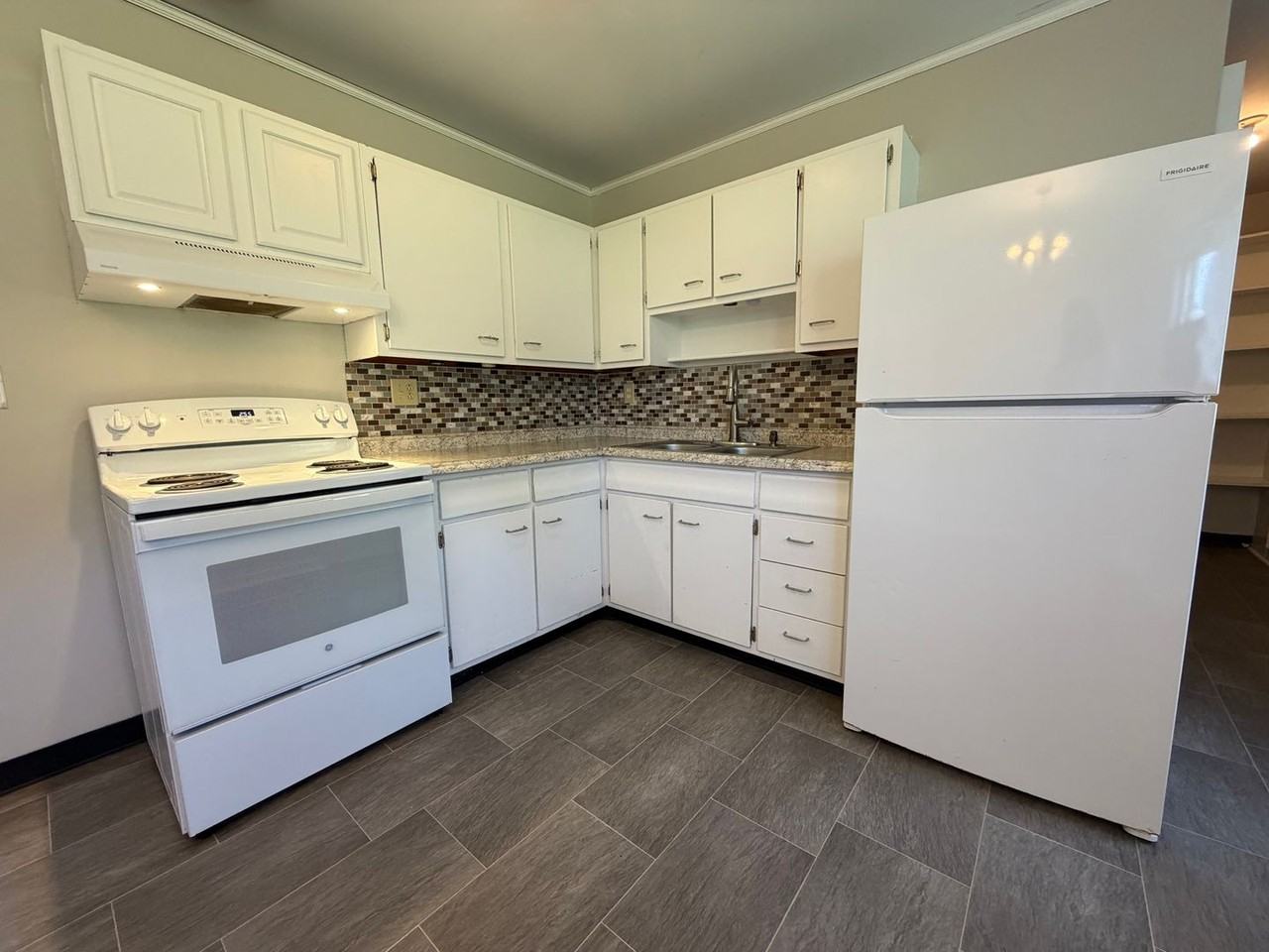 106 Tulip Dr - Photo 7 of 15