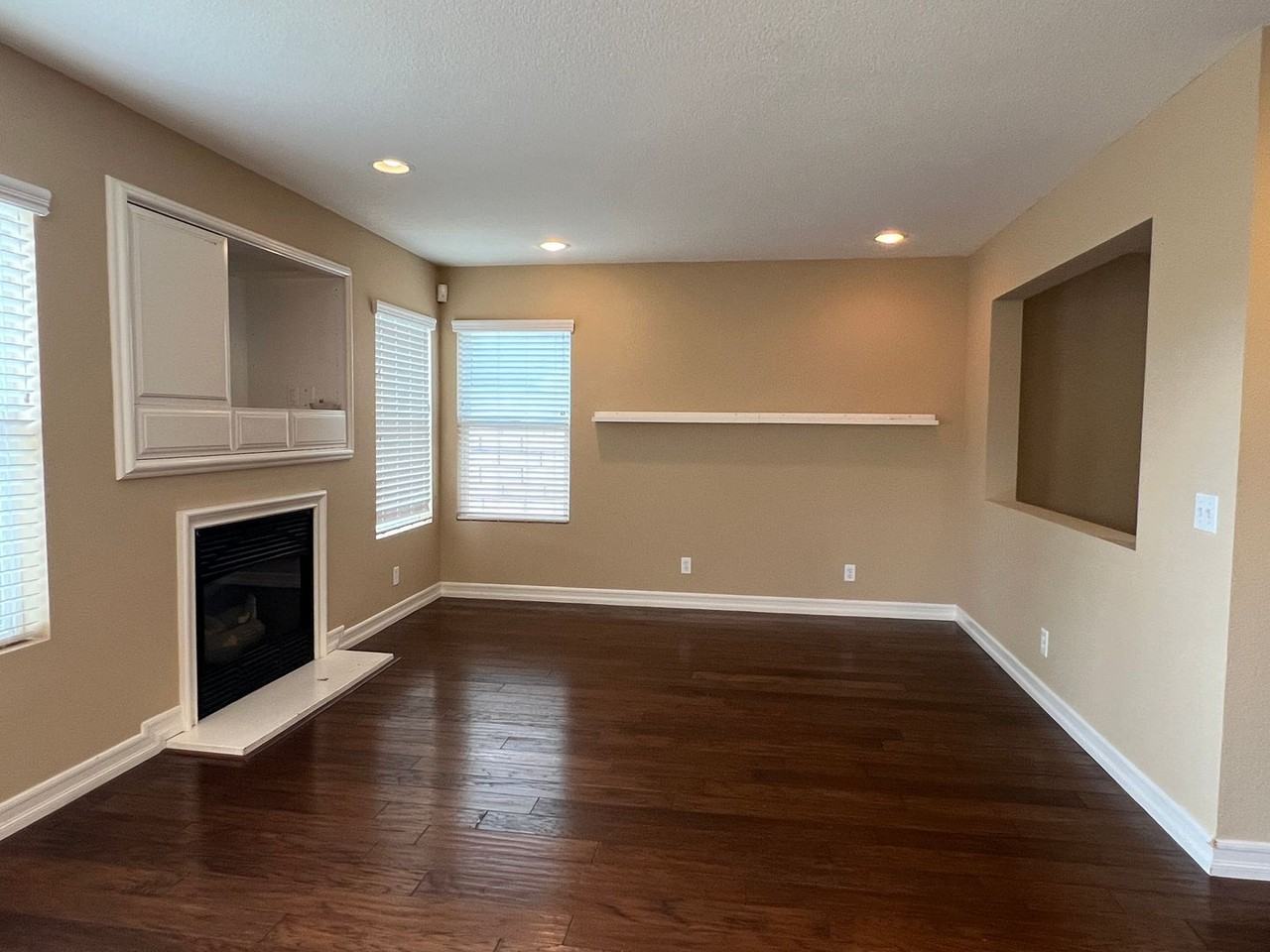 2540 San Saba St - Photo 5 of 22