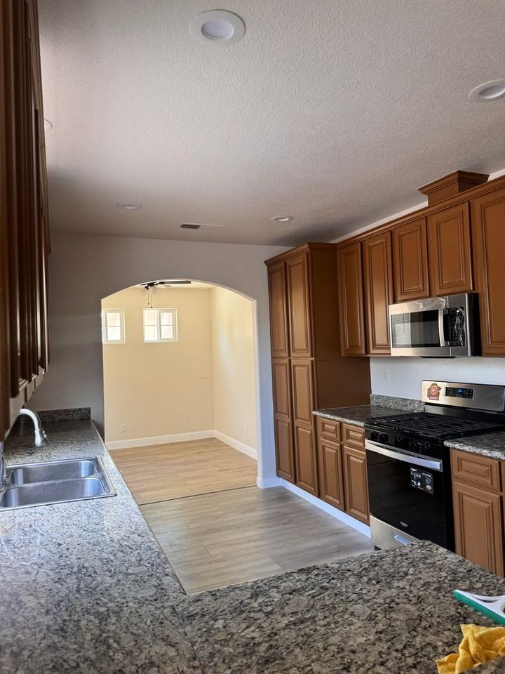 22519 S 6th St - Photo 2 of 11
