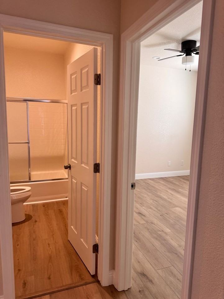 22519 S 6th St - Photo 4 of 11