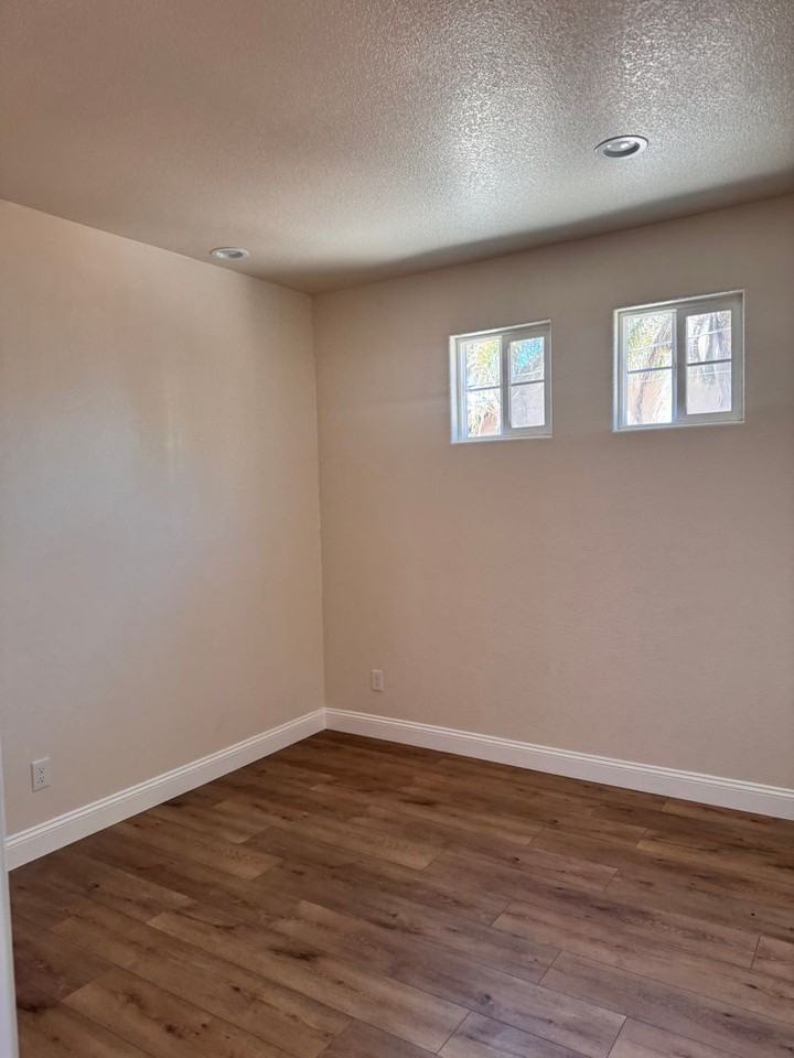 22519 S 6th St - Photo 5 of 11