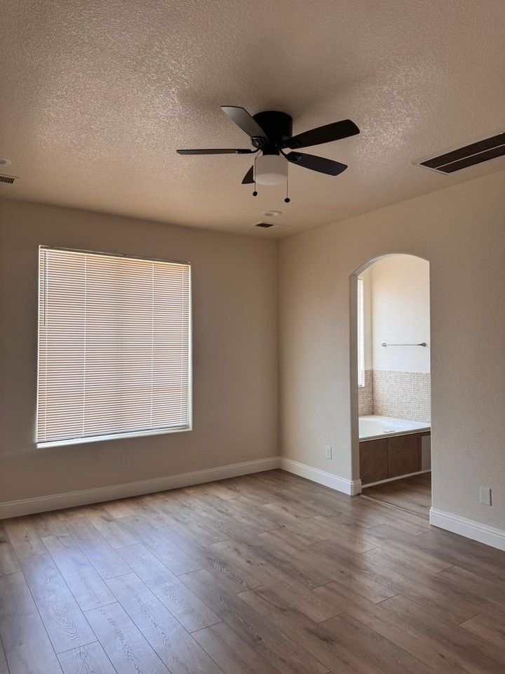 22519 S 6th St - Photo 6 of 11