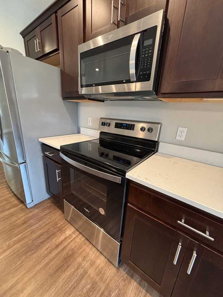 70 Hawthorne Dr - Photo 3 of 18