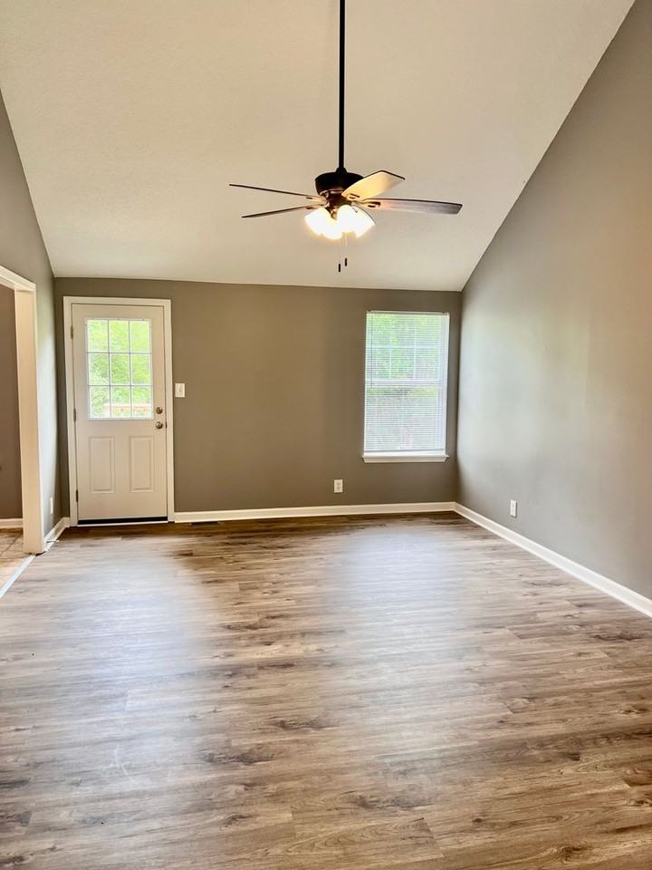 407 Donna Dr - Photo 2 of 15